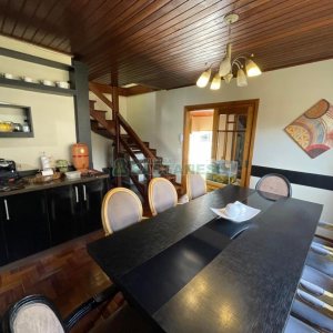 Casa com 180m², 3 dormitórios, 2 vagas, no bairro Fatima em Caxias do Sul para Alugar