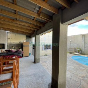 Casa com 180m², 3 dormitórios, 2 vagas, no bairro Fatima em Caxias do Sul para Alugar