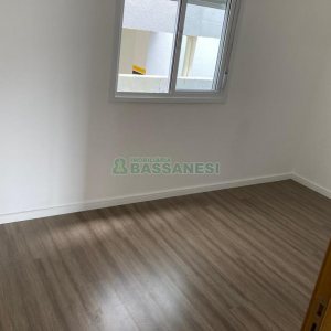 Sobrado com 70m², 2 dormitórios, 1 vaga, no bairro Villagio Iguatemi em Caxias do Sul para Alugar