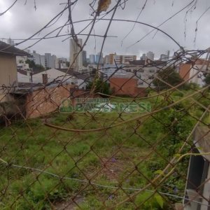 Terreno, no bairro São Leopoldo em Caxias do Sul para Comprar