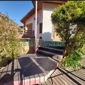 Casa com 208m², 5 dormitórios, 3 vagas, no bairro Santa Catarina em Caxias do Sul para Comprar