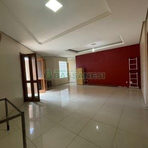 Casa com 208m², 5 dormitórios, 3 vagas, no bairro Santa Catarina em Caxias do Sul para Comprar