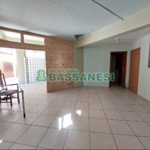 Casa com 208m², 5 dormitórios, 3 vagas, no bairro Santa Catarina em Caxias do Sul para Comprar