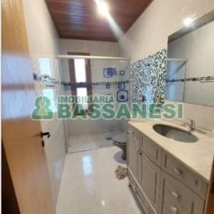 Casa com 208m², 5 dormitórios, 3 vagas, no bairro Santa Catarina em Caxias do Sul para Comprar