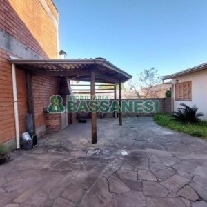 Casa com 208m², 5 dormitórios, 3 vagas, no bairro Santa Catarina em Caxias do Sul para Comprar