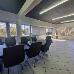 Predio com 2500m², 23 vagas, no bairro Lourdes em Caxias do Sul para Alugar