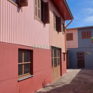 Casa com 56m², 2 dormitórios, 1 vaga, no bairro Rio Branco em Caxias do Sul para Alugar