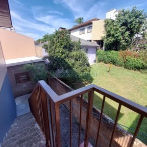 Casa com 56m², 2 dormitórios, 1 vaga, no bairro Rio Branco em Caxias do Sul para Alugar