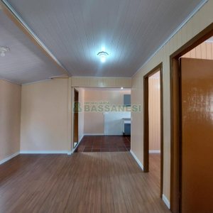Casa com 56m², 2 dormitórios, 1 vaga, no bairro Rio Branco em Caxias do Sul para Alugar