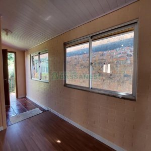 Casa com 56m², 2 dormitórios, 1 vaga, no bairro Rio Branco em Caxias do Sul para Alugar