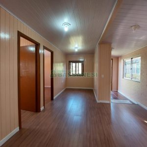 Casa com 56m², 2 dormitórios, 1 vaga, no bairro Rio Branco em Caxias do Sul para Alugar