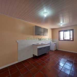 Casa com 56m², 2 dormitórios, 1 vaga, no bairro Rio Branco em Caxias do Sul para Alugar