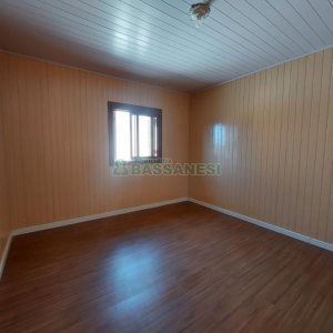 Casa com 56m², 2 dormitórios, 1 vaga, no bairro Rio Branco em Caxias do Sul para Alugar