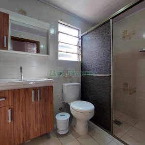 Casa com 56m², 2 dormitórios, 1 vaga, no bairro Rio Branco em Caxias do Sul para Alugar