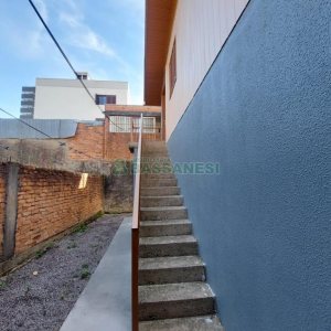 Casa com 56m², 2 dormitórios, 1 vaga, no bairro Rio Branco em Caxias do Sul para Alugar