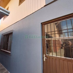 Casa com 56m², 2 dormitórios, 1 vaga, no bairro Rio Branco em Caxias do Sul para Alugar