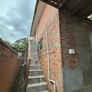 Casa com 62m², 2 dormitórios, no bairro Cidade Industrial em Caxias do Sul para Alugar