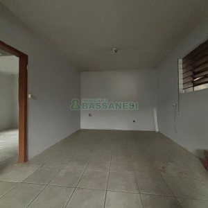 Casa com 62m², 2 dormitórios, no bairro Cidade Industrial em Caxias do Sul para Alugar