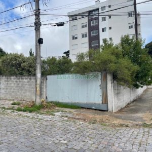 Terreno com 670m², no bairro Salgado Filho em Caxias do Sul para Comprar