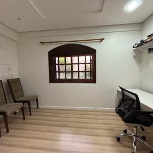 Casa com 628m², 3 dormitórios, 2 vagas, no bairro Cinqüentenário em Caxias do Sul para Comprar