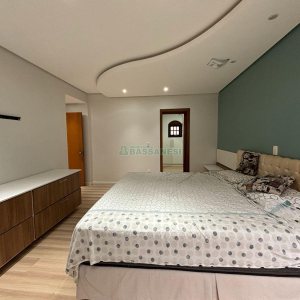 Casa com 628m², 3 dormitórios, 2 vagas, no bairro Cinqüentenário em Caxias do Sul para Comprar