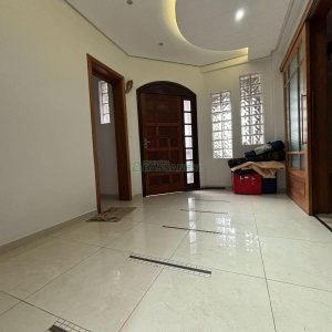 Casa com 628m², 3 dormitórios, 2 vagas, no bairro Cinqüentenário em Caxias do Sul para Comprar