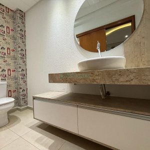 Casa com 628m², 3 dormitórios, 2 vagas, no bairro Cinqüentenário em Caxias do Sul para Comprar