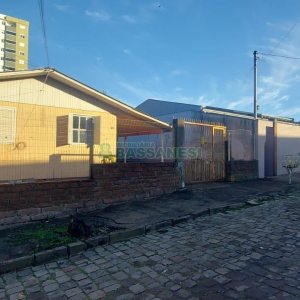 Casa com 70m², no bairro Santa Lúcia em Caxias do Sul para Comprar