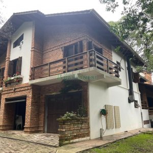 Chácara com 393m², 4 dormitórios, 4 vagas, no bairro Linha 30 em Caxias do Sul para Comprar
