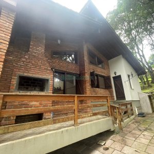 Chácara com 393m², 4 dormitórios, 4 vagas, no bairro Linha 30 em Caxias do Sul para Comprar