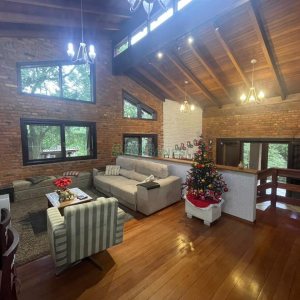 Chácara com 393m², 4 dormitórios, 4 vagas, no bairro Linha 30 em Caxias do Sul para Comprar
