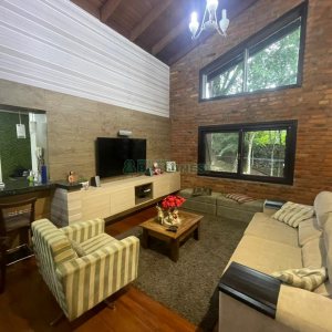 Chácara com 393m², 4 dormitórios, 4 vagas, no bairro Linha 30 em Caxias do Sul para Comprar