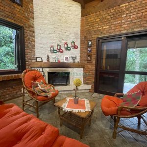 Chácara com 393m², 4 dormitórios, 4 vagas, no bairro Linha 30 em Caxias do Sul para Comprar