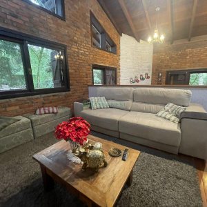 Chácara com 393m², 4 dormitórios, 4 vagas, no bairro Linha 30 em Caxias do Sul para Comprar