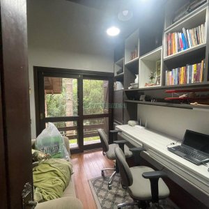 Chácara com 393m², 4 dormitórios, 4 vagas, no bairro Linha 30 em Caxias do Sul para Comprar