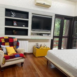 Chácara com 393m², 4 dormitórios, 4 vagas, no bairro Linha 30 em Caxias do Sul para Comprar