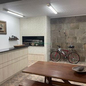 Chácara com 393m², 4 dormitórios, 4 vagas, no bairro Linha 30 em Caxias do Sul para Comprar