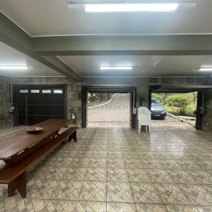 Chácara com 393m², 4 dormitórios, 4 vagas, no bairro Linha 30 em Caxias do Sul para Comprar