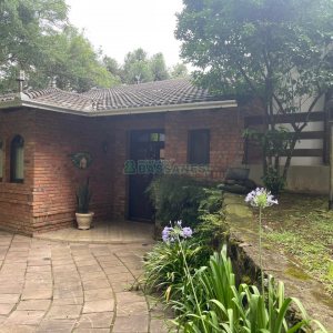 Chácara com 393m², 4 dormitórios, 4 vagas, no bairro Linha 30 em Caxias do Sul para Comprar
