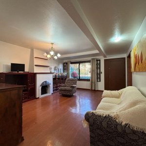 Casa Mobiliada com 190m², 3 dormitórios, 3 vagas, no bairro Cinqüentenário em Caxias do Sul para Alugar