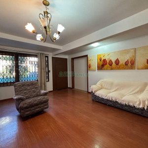 Casa Mobiliada com 190m², 3 dormitórios, 3 vagas, no bairro Cinqüentenário em Caxias do Sul para Alugar
