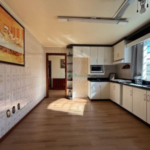 Casa Mobiliada com 190m², 3 dormitórios, 3 vagas, no bairro Cinqüentenário em Caxias do Sul para Alugar
