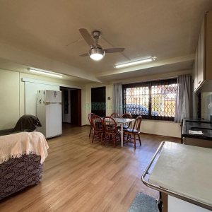 Casa Mobiliada com 190m², 3 dormitórios, 3 vagas, no bairro Cinqüentenário em Caxias do Sul para Alugar