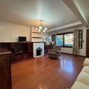 Casa Mobiliada com 190m², 3 dormitórios, 3 vagas, no bairro Cinqüentenário em Caxias do Sul para Alugar