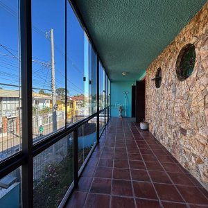 Casa Mobiliada com 190m², 3 dormitórios, 3 vagas, no bairro Cinqüentenário em Caxias do Sul para Alugar