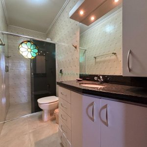 Casa Mobiliada com 190m², 3 dormitórios, 3 vagas, no bairro Cinqüentenário em Caxias do Sul para Alugar
