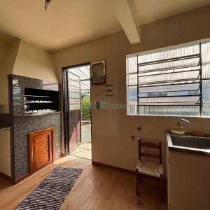 Casa Mobiliada com 190m², 3 dormitórios, 3 vagas, no bairro Cinqüentenário em Caxias do Sul para Alugar