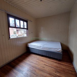 Casa com 100m², 3 dormitórios, 1 vaga, no bairro Madureira em Caxias do Sul para Alugar