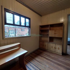 Casa com 100m², 3 dormitórios, 1 vaga, no bairro Madureira em Caxias do Sul para Alugar