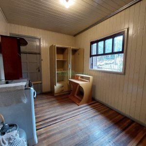 Casa com 100m², 3 dormitórios, 1 vaga, no bairro Madureira em Caxias do Sul para Alugar
